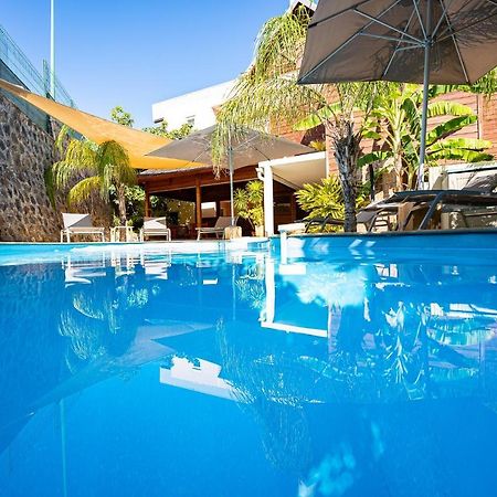 Le Kerveguen Hotell Saint-Gilles-les Bains Exteriör bild