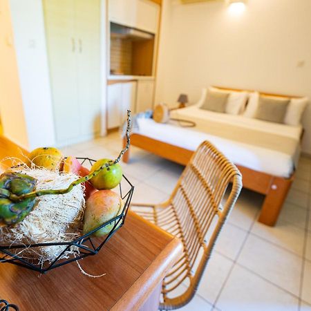 Le Kerveguen Hotell Saint-Gilles-les Bains Exteriör bild