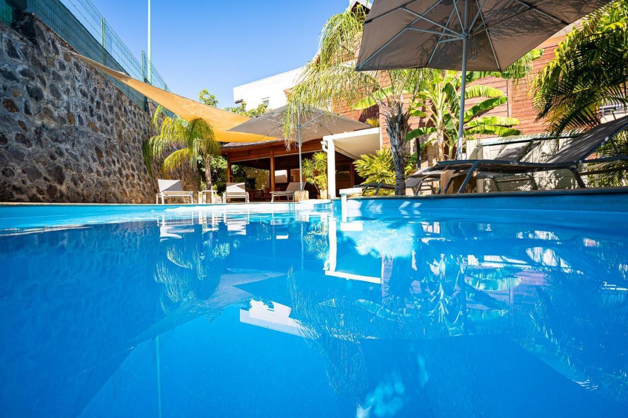 Le Kerveguen Hotell Saint-Gilles-les Bains Exteriör bild