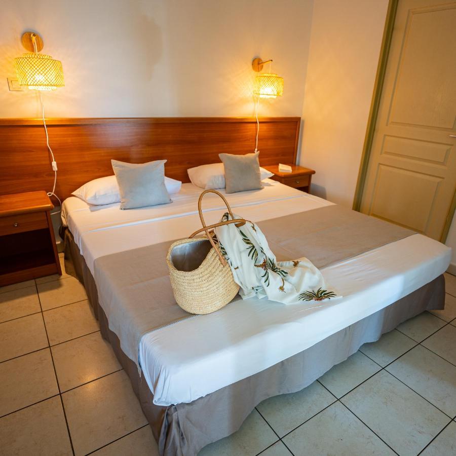 Le Kerveguen Hotell Saint-Gilles-les Bains Exteriör bild