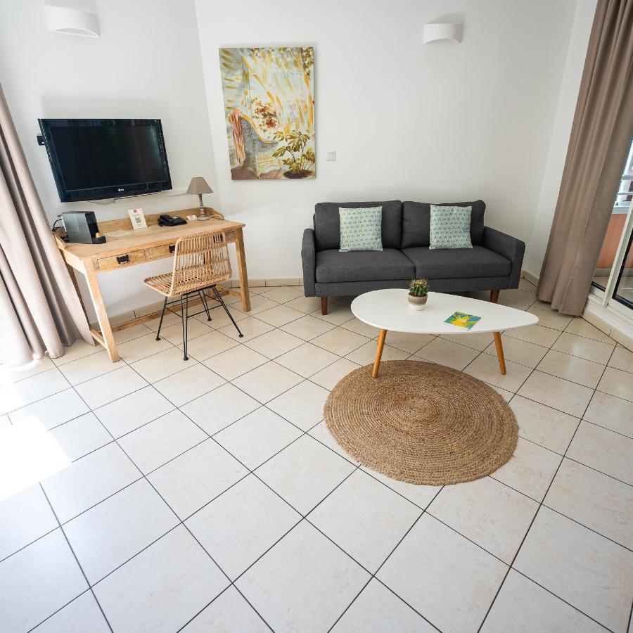 Le Kerveguen Hotell Saint-Gilles-les Bains Exteriör bild