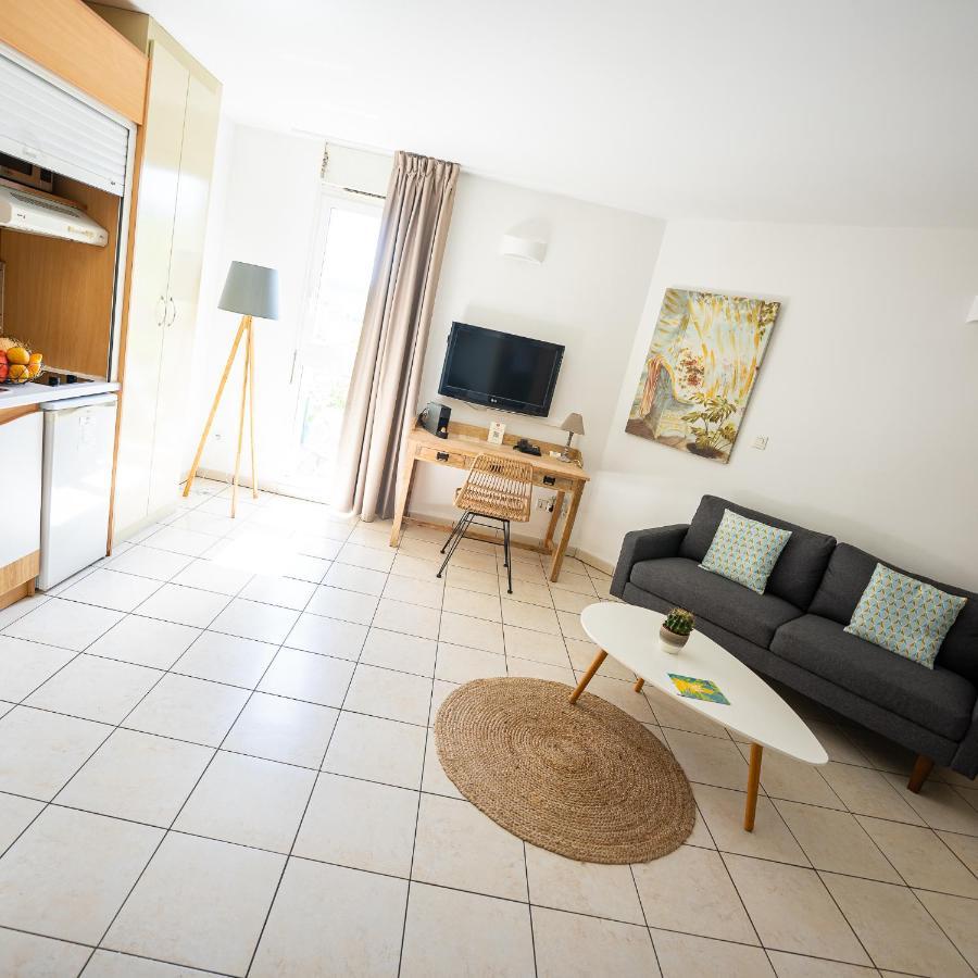 Le Kerveguen Hotell Saint-Gilles-les Bains Exteriör bild