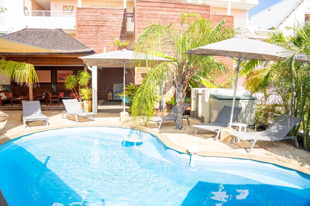 Le Kerveguen Hotell Saint-Gilles-les Bains Exteriör bild