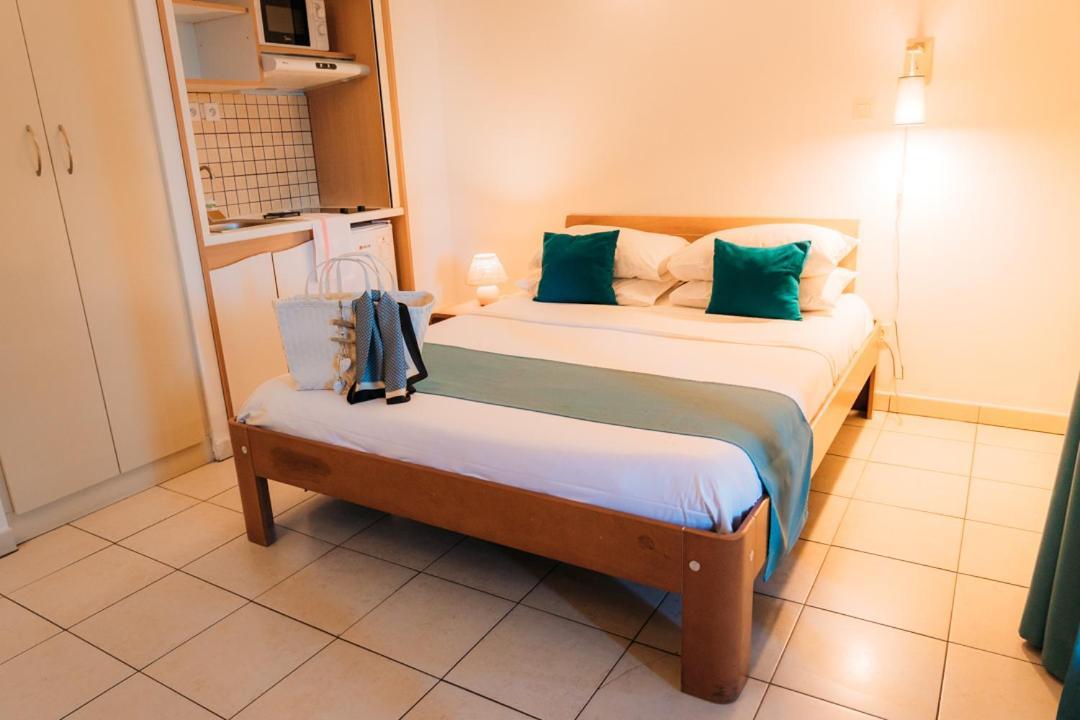 Le Kerveguen Hotell Saint-Gilles-les Bains Exteriör bild