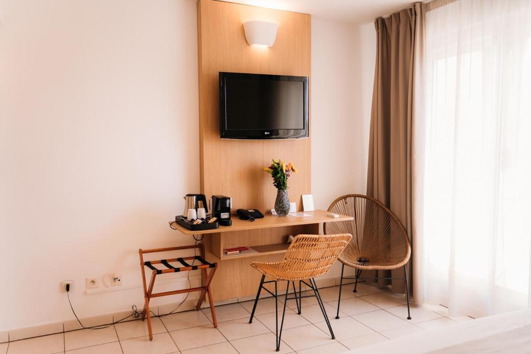 Le Kerveguen Hotell Saint-Gilles-les Bains Exteriör bild