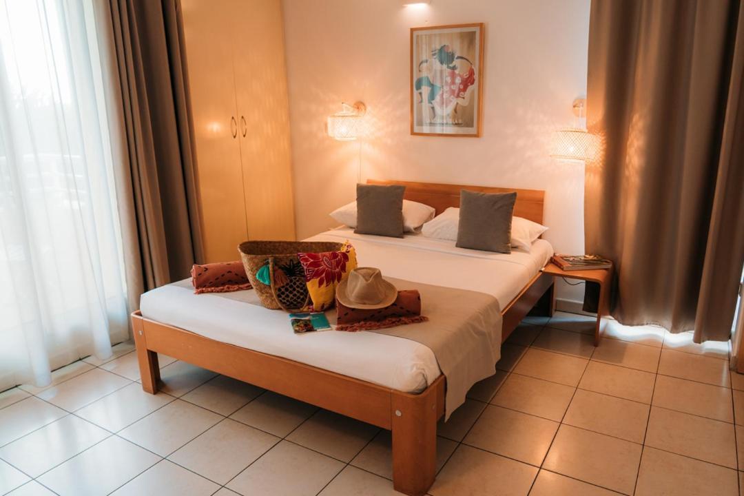 Le Kerveguen Hotell Saint-Gilles-les Bains Exteriör bild