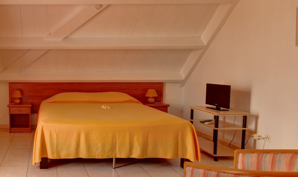 Le Kerveguen Hotell Saint-Gilles-les Bains Exteriör bild