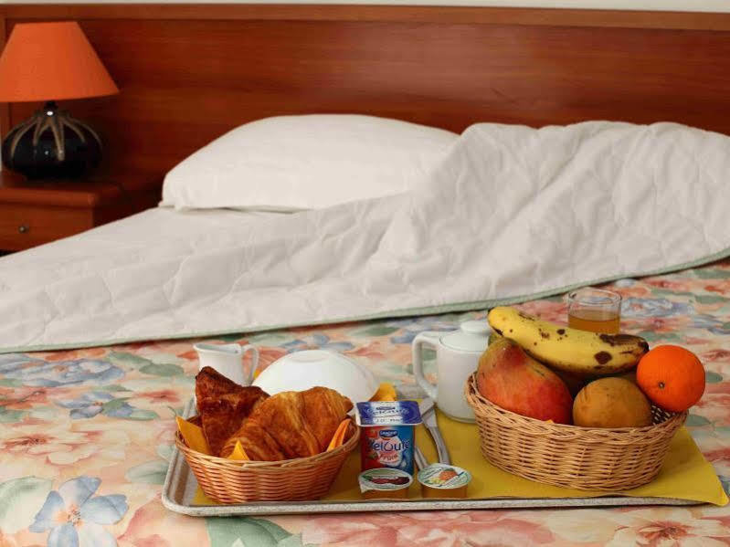 Le Kerveguen Hotell Saint-Gilles-les Bains Exteriör bild