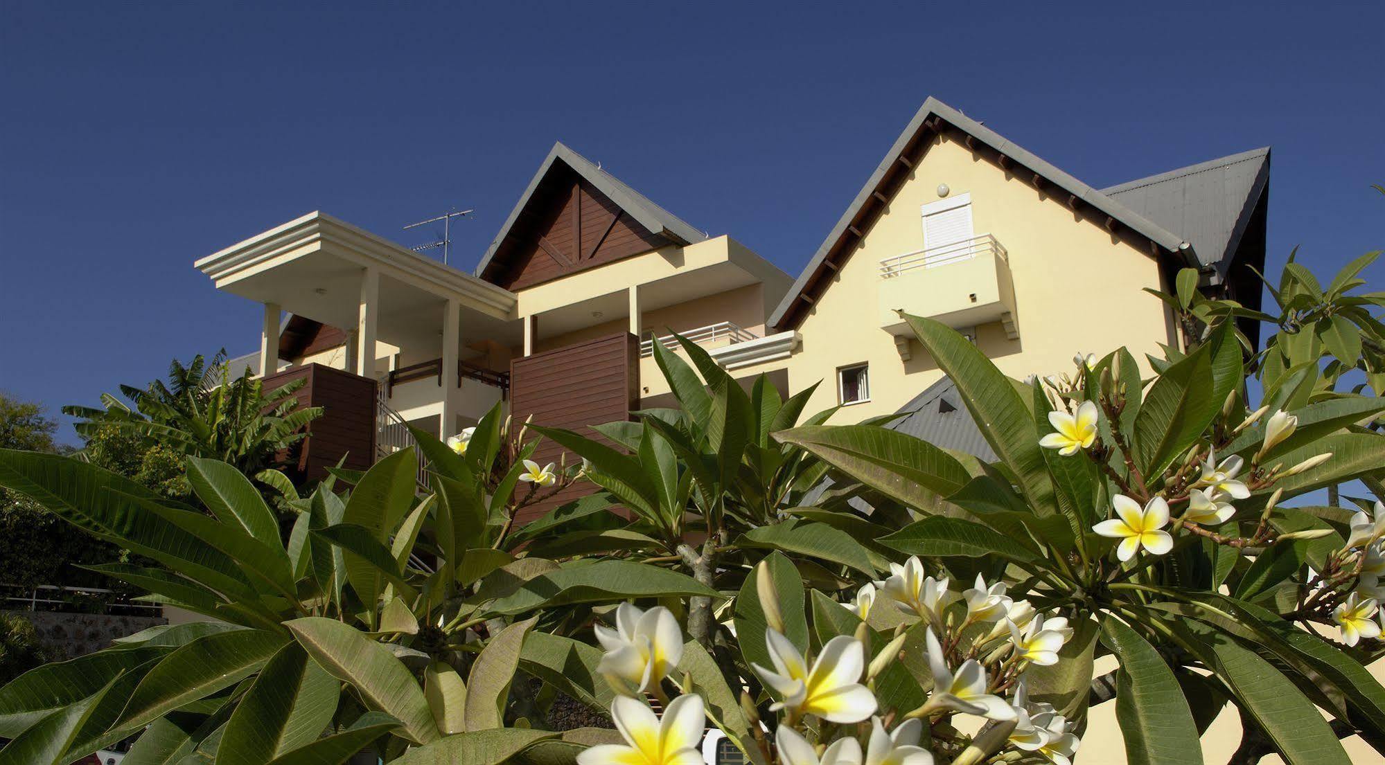 Le Kerveguen Hotell Saint-Gilles-les Bains Exteriör bild