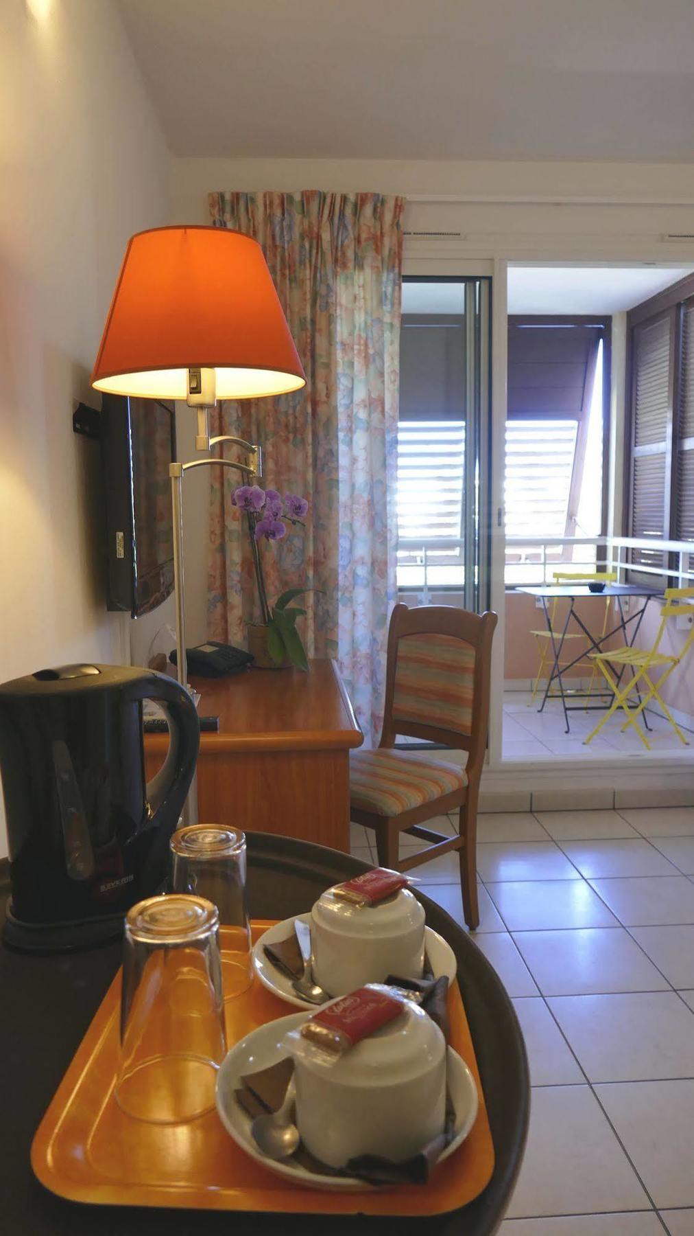 Le Kerveguen Hotell Saint-Gilles-les Bains Exteriör bild
