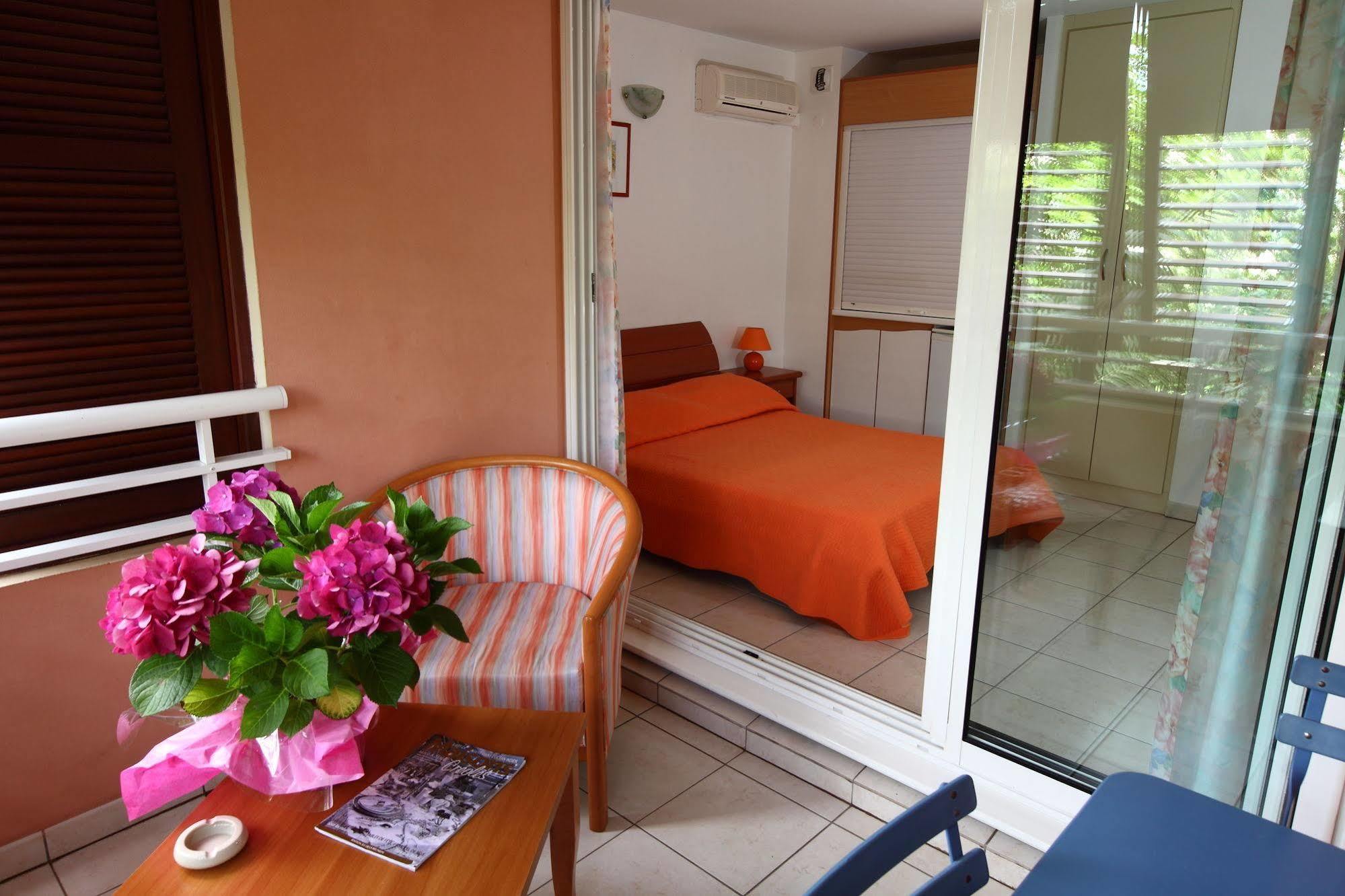 Le Kerveguen Hotell Saint-Gilles-les Bains Exteriör bild