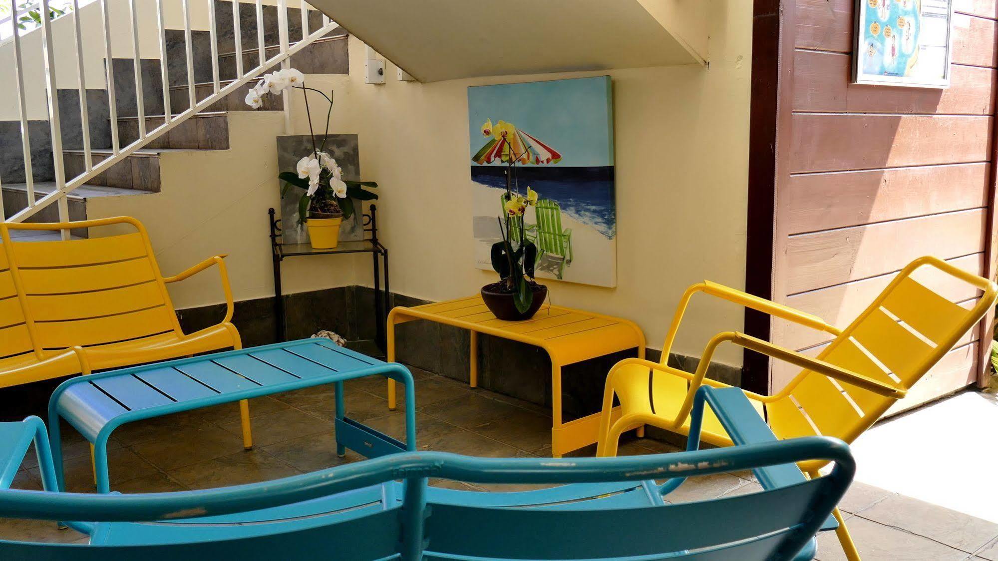 Le Kerveguen Hotell Saint-Gilles-les Bains Exteriör bild