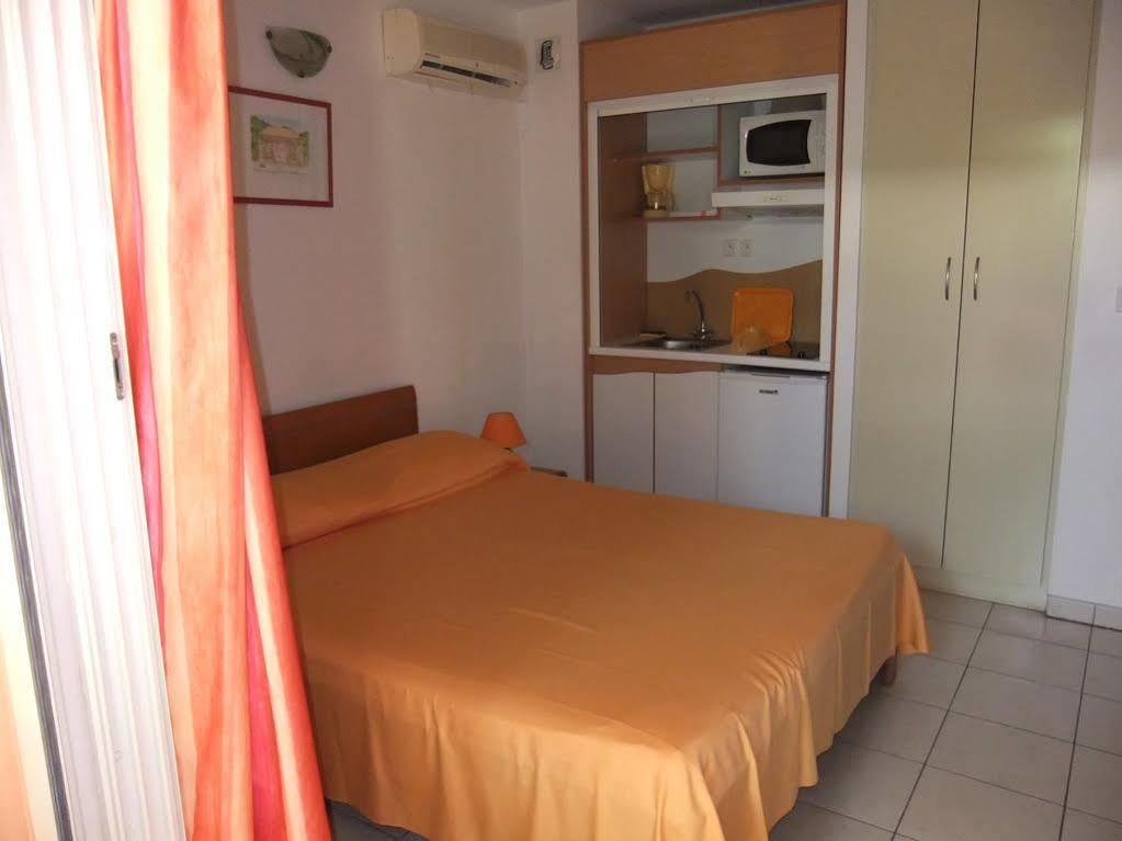 Le Kerveguen Hotell Saint-Gilles-les Bains Exteriör bild