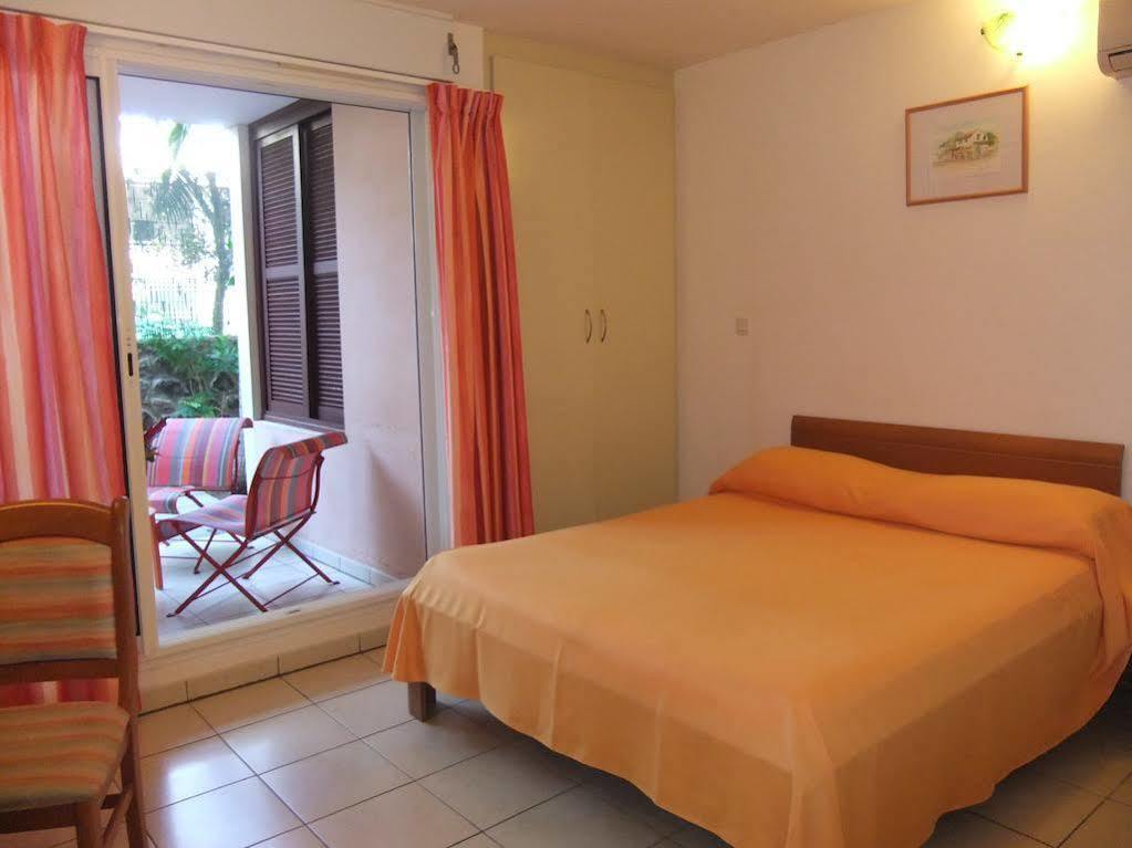 Le Kerveguen Hotell Saint-Gilles-les Bains Exteriör bild