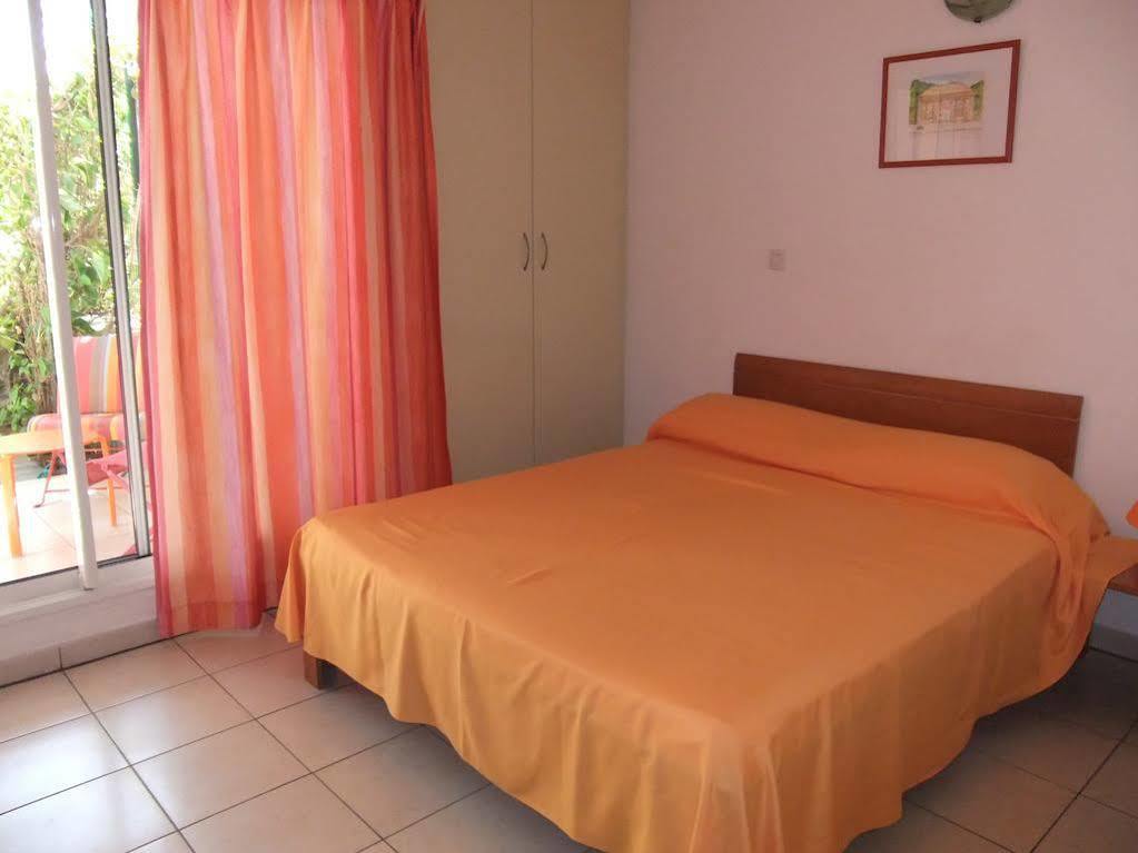 Le Kerveguen Hotell Saint-Gilles-les Bains Exteriör bild
